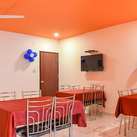 Capital O 67249 Hotel Planet บูบันเนสชวาร์ ภายนอก รูปภาพ