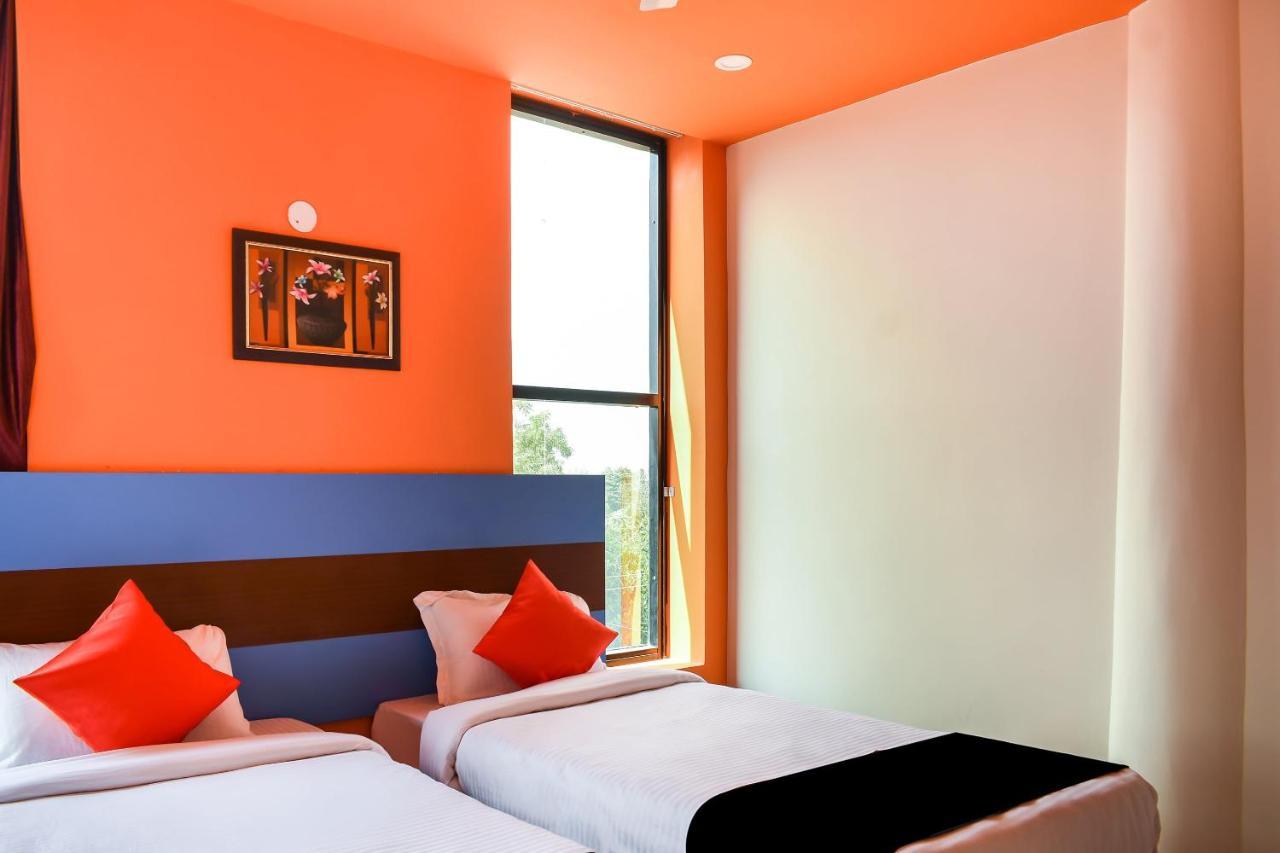 Capital O 67249 Hotel Planet บูบันเนสชวาร์ ภายนอก รูปภาพ