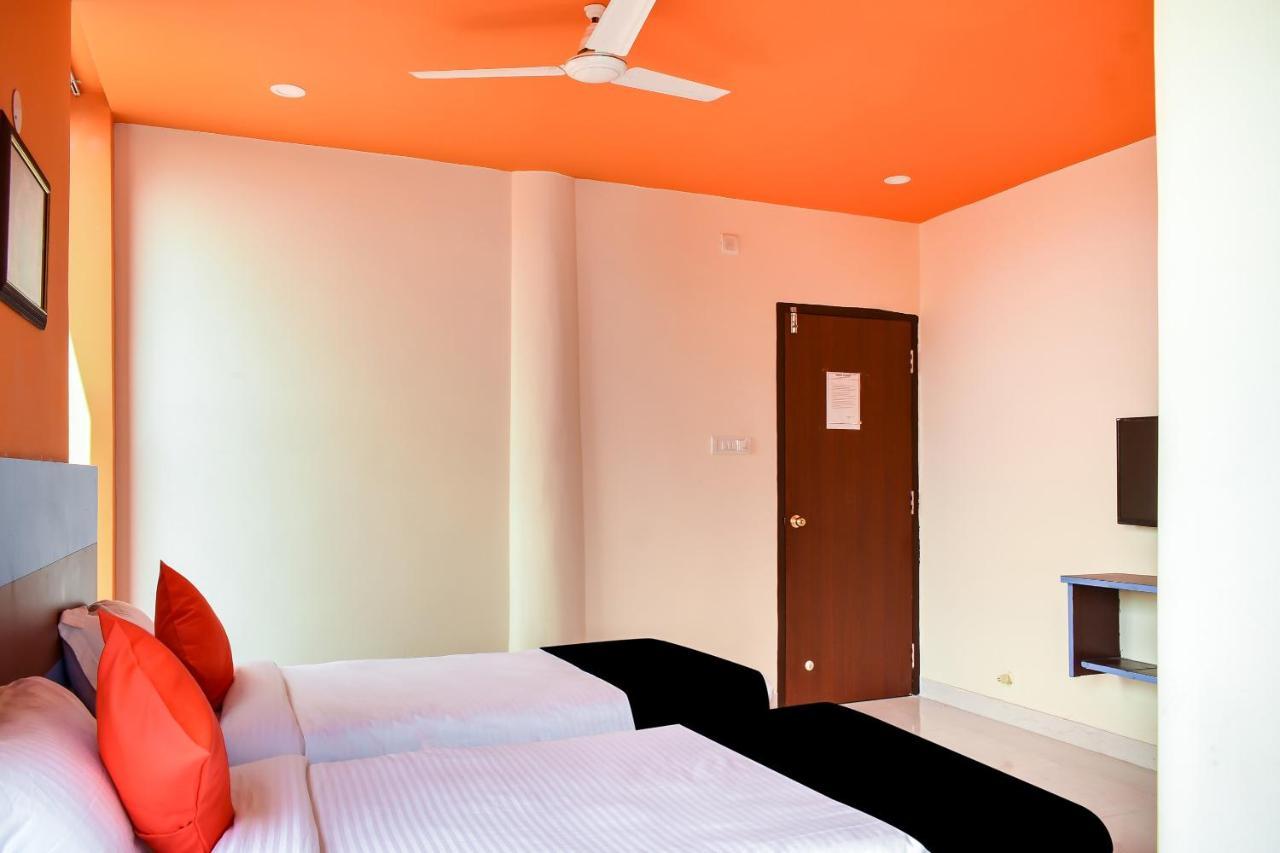 Capital O 67249 Hotel Planet บูบันเนสชวาร์ ภายนอก รูปภาพ