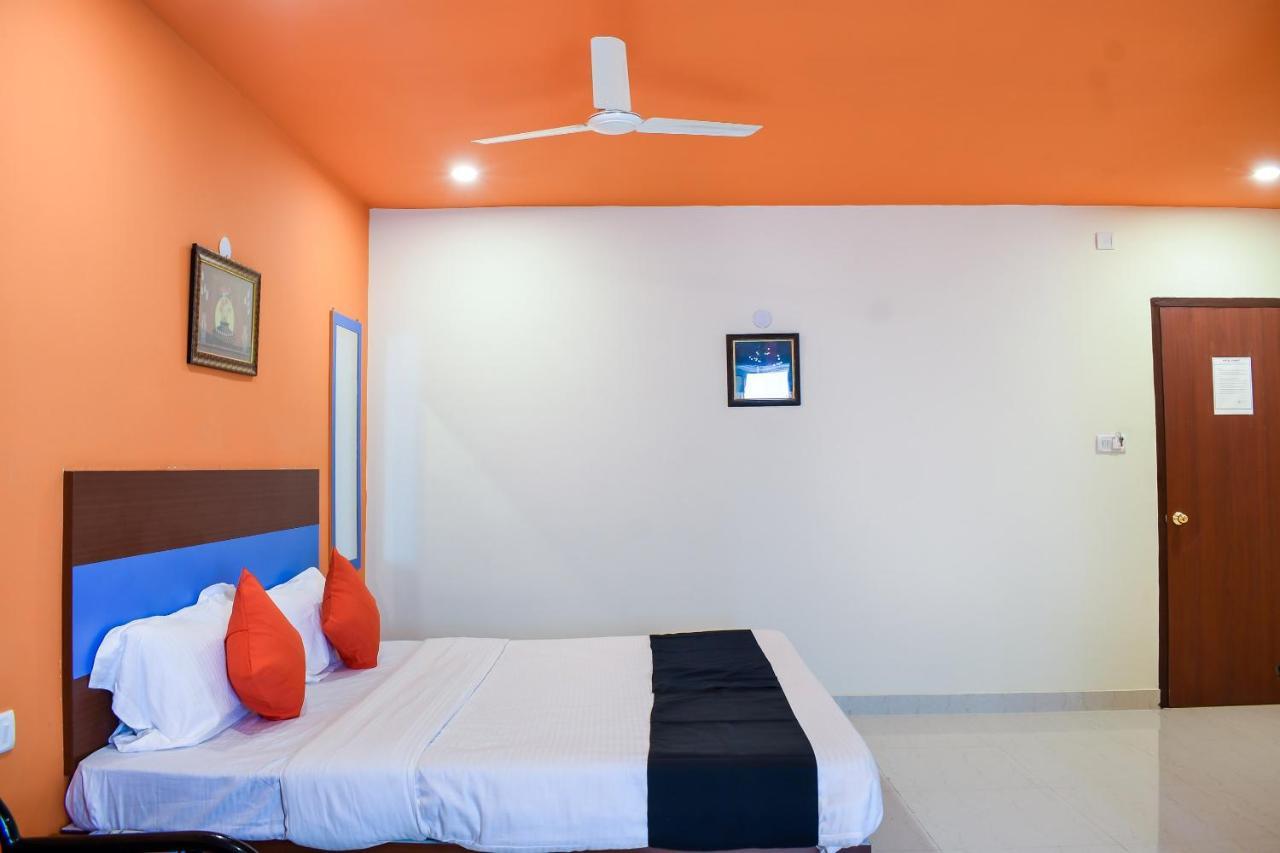 Capital O 67249 Hotel Planet บูบันเนสชวาร์ ภายนอก รูปภาพ
