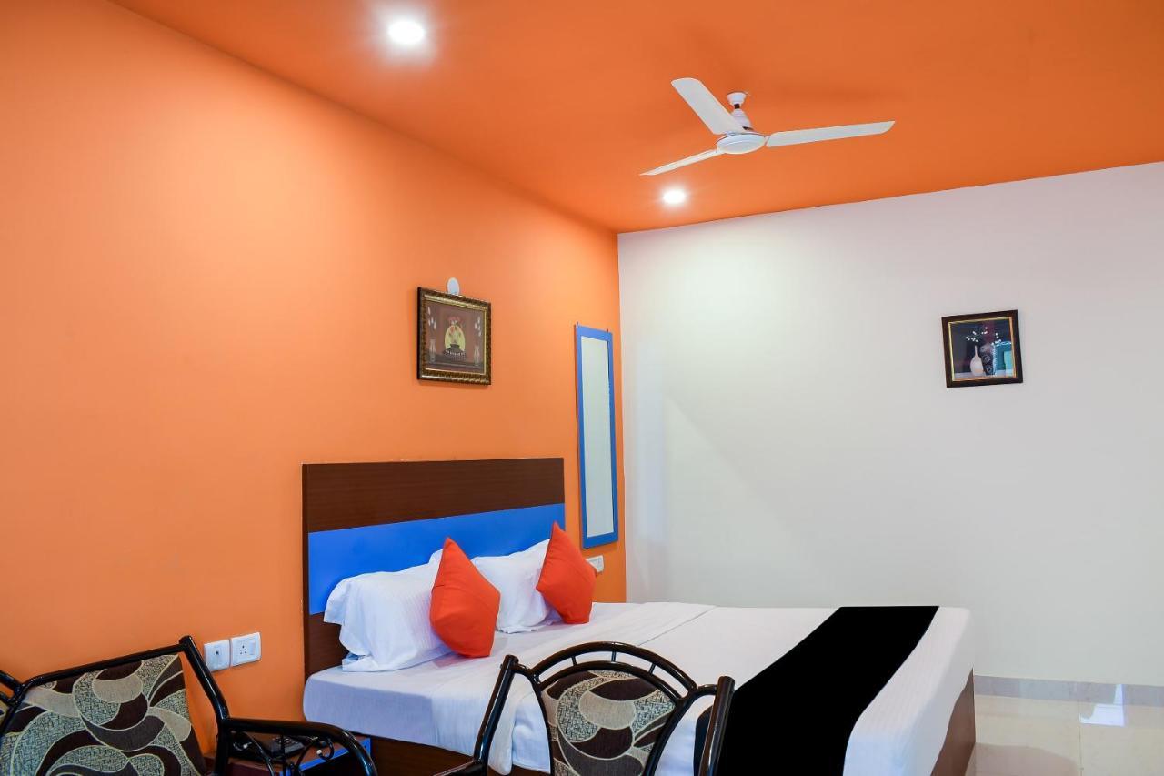 Capital O 67249 Hotel Planet บูบันเนสชวาร์ ภายนอก รูปภาพ