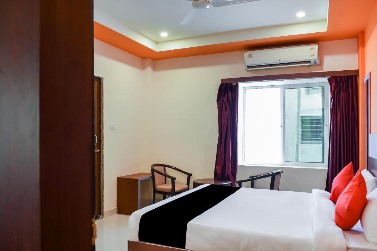 Capital O 67249 Hotel Planet บูบันเนสชวาร์ ภายนอก รูปภาพ
