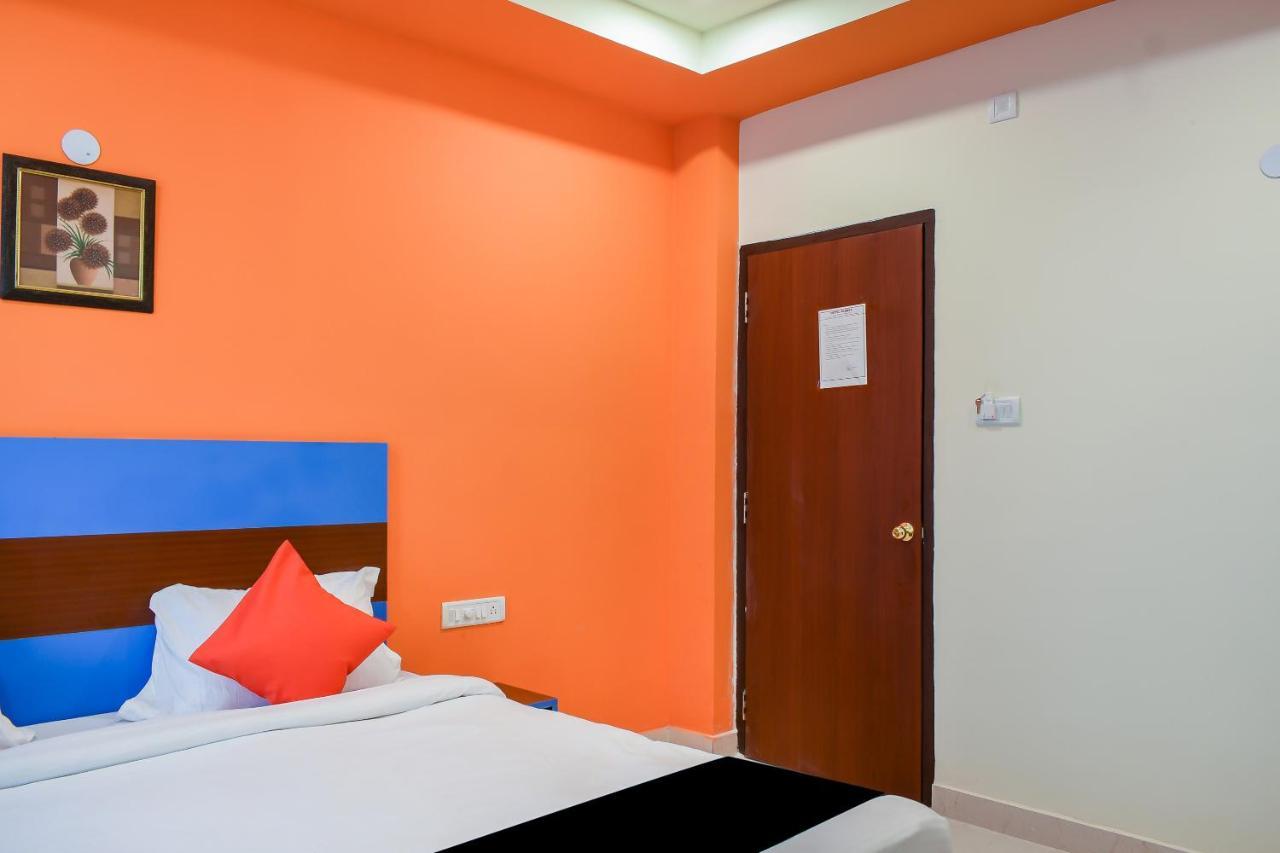 Capital O 67249 Hotel Planet บูบันเนสชวาร์ ภายนอก รูปภาพ