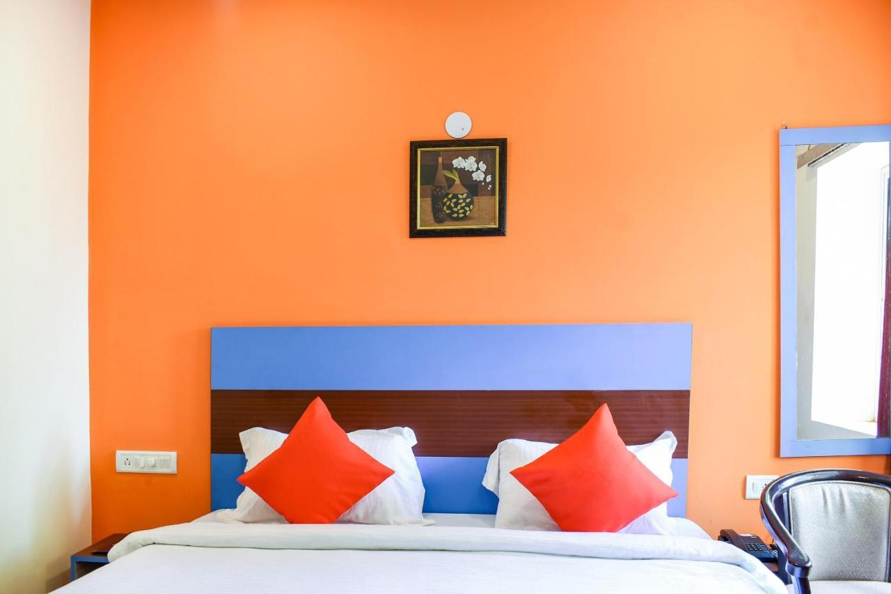 Capital O 67249 Hotel Planet บูบันเนสชวาร์ ภายนอก รูปภาพ