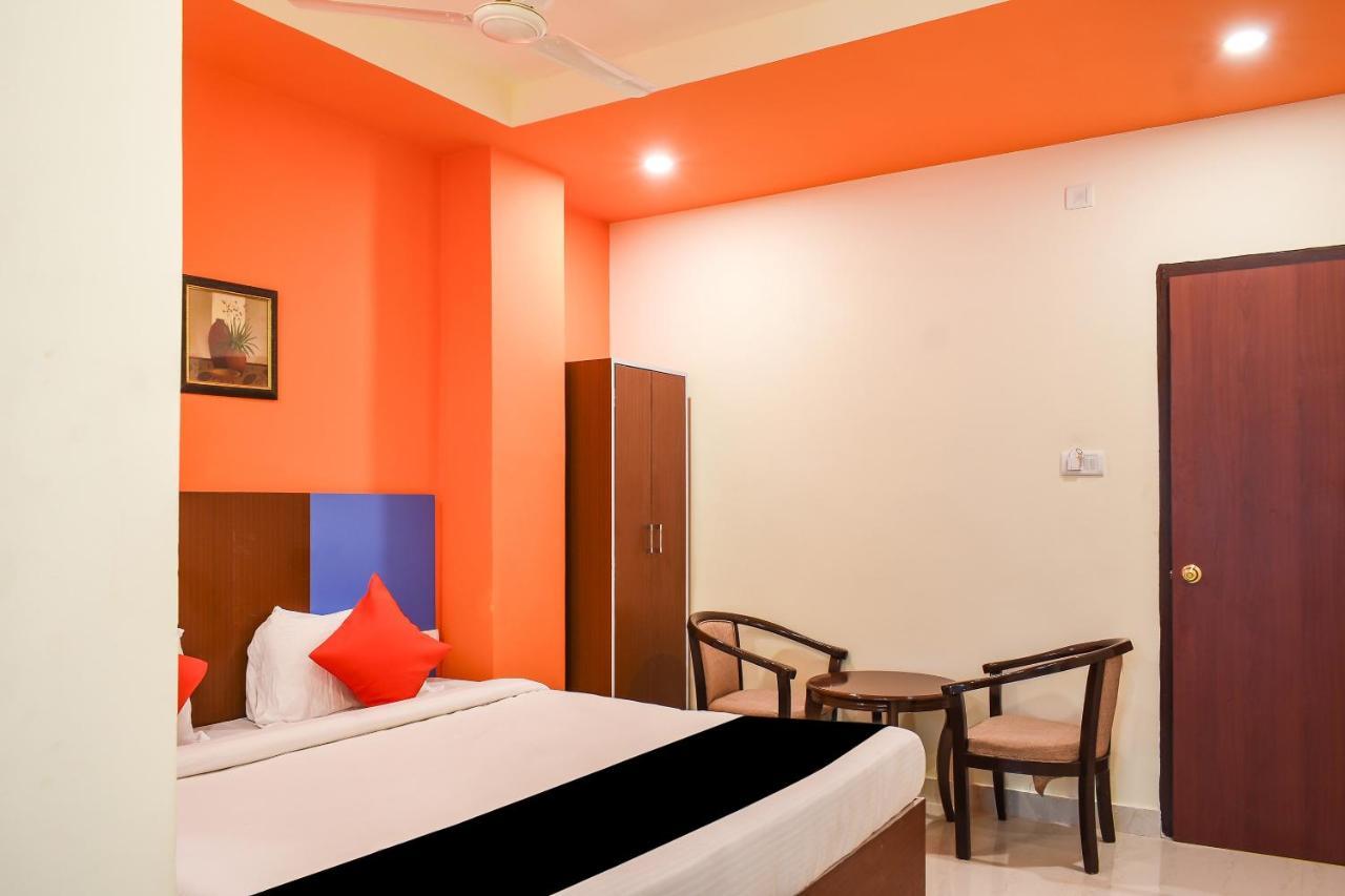 Capital O 67249 Hotel Planet บูบันเนสชวาร์ ภายนอก รูปภาพ