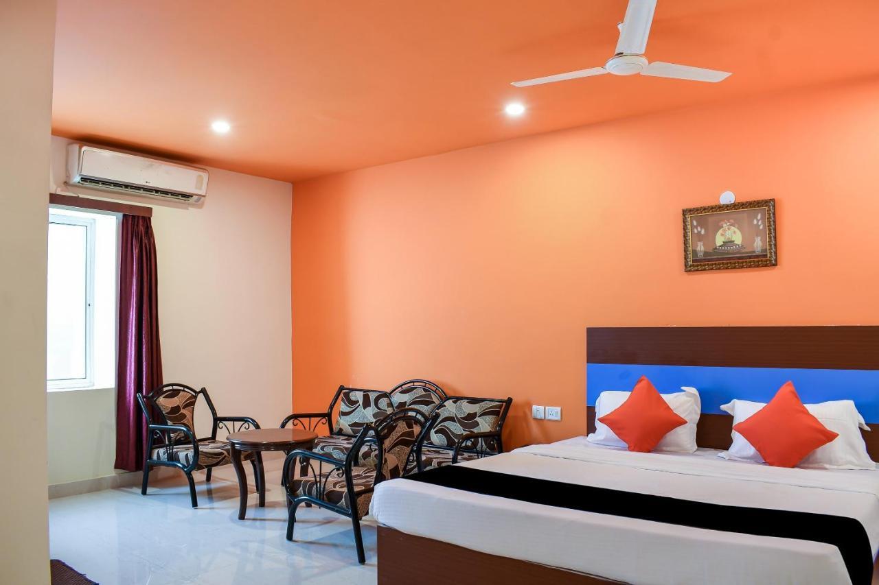 Capital O 67249 Hotel Planet บูบันเนสชวาร์ ภายนอก รูปภาพ