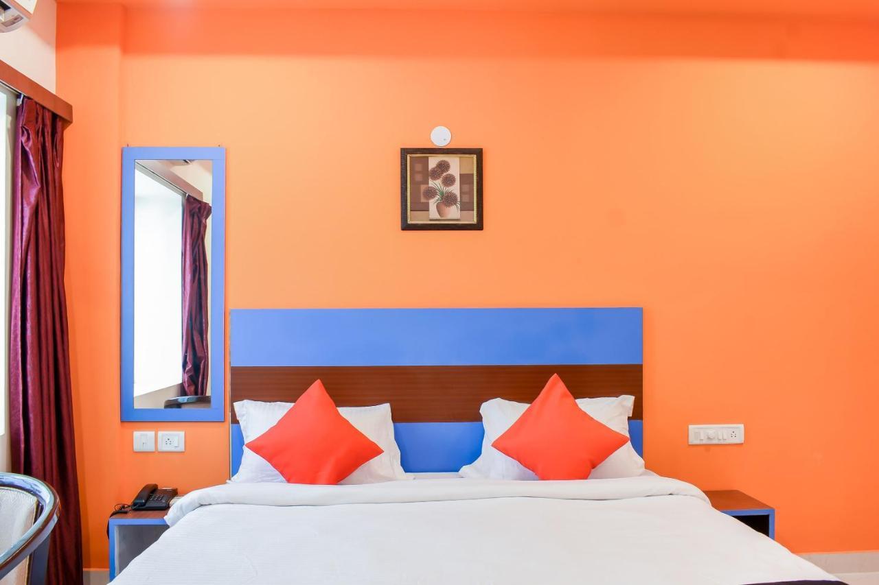 Capital O 67249 Hotel Planet บูบันเนสชวาร์ ภายนอก รูปภาพ
